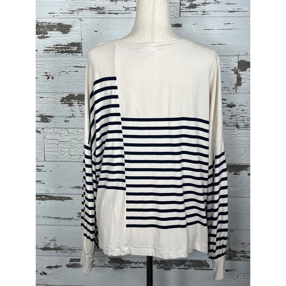 CABI Box Stripe Tee Bell Sleeve Cream and Navy Sz L #4237 NWOT - Picture 4 of 6